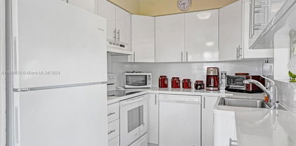 1015 Sw 11th Ave Unit #11K, Hallandale Beach