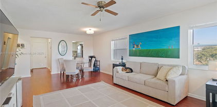 236 Castlewood Dr Unit #301, North Palm Beach