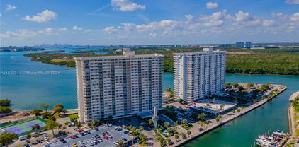 300 Bayview Dr Unit #211, Sunny Isles Beach