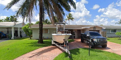 8230 Nw 15th St, Pembroke Pines