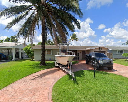 8230 Nw 15th St, Pembroke Pines
