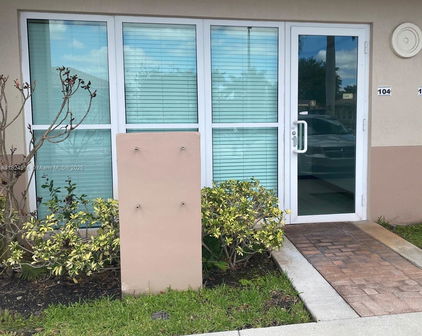 5220 S University Dr Unit #104C, Davie