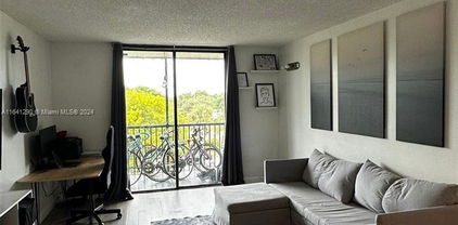 16950 W Dixie Hwy Unit #A429, North Miami Beach