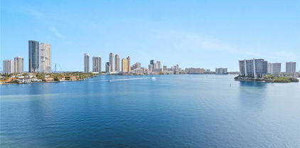 3600 Mystic Pointe Dr Unit #901, Aventura