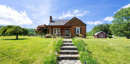 3703 N US Highway 221, Crumpler