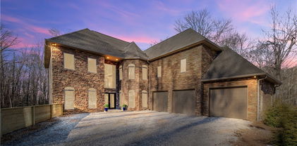 216 Greenbriar Road, Beech Mountain