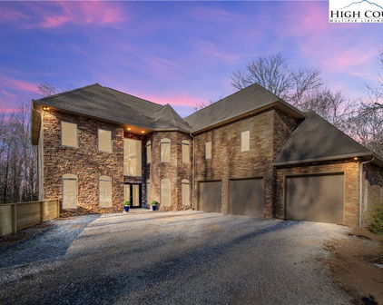 216 Greenbriar Road, Beech Mountain