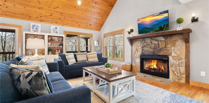 314 Bear Den Road, Boone
