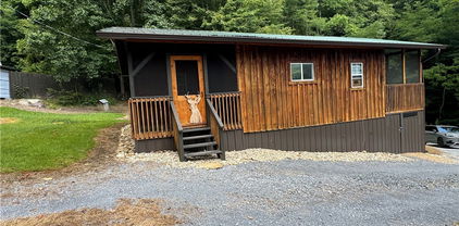143 Doty Road, Roan Mountain