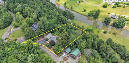 127 Deerfield Road, West Jefferson