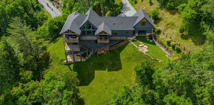 706 Silver Springs Road, Banner Elk