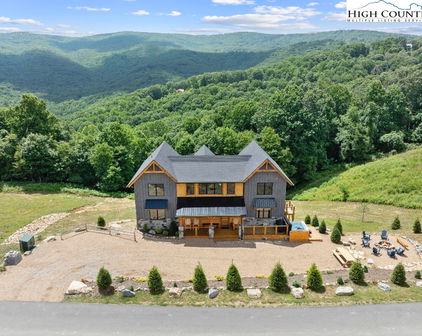 1030 High Valley Overlook, Banner Elk