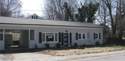 221 N Street, North Wilkesboro