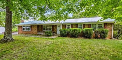 702 Ridge Avenue, West Jefferson