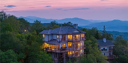 311 N Pinnacle Ridge Road, Beech Mountain
