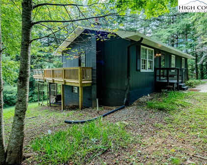 156 N Buffalo Meadows Road, West Jefferson