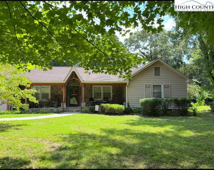 1306 NW 7th Street, Hickory