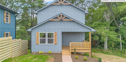 181 Whitethorne Lane, West Jefferson
