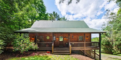 976 Twin Bridges Drive, Fleetwood