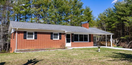 627 Saddle Mountain Church Road, Ennice
