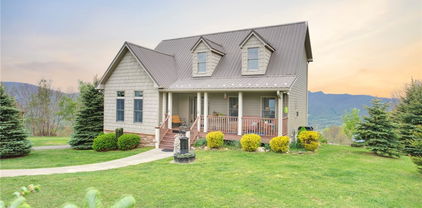 899 Lauren Lane, West Jefferson