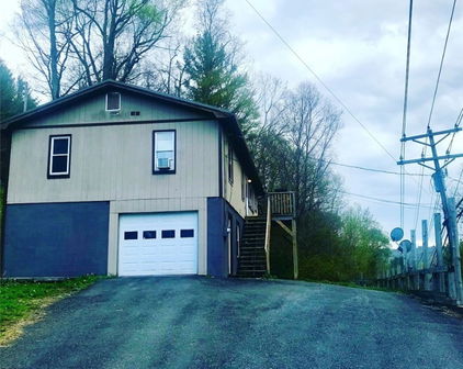 173 Old Turnpike NW Road, Banner Elk