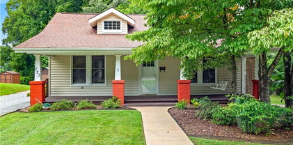 723 Elk Spur Street, Elkin