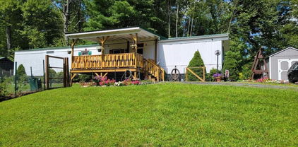 135 Martingale Place, West Jefferson