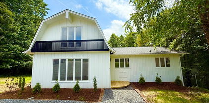 680 Nikanor Road, West Jefferson