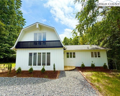 680 Nikanor Road, West Jefferson