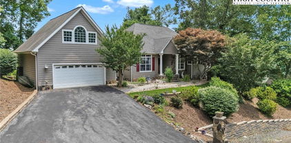 127 Deerfield Road, West Jefferson
