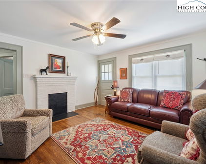 576 Washington NW Avenue, Valdese