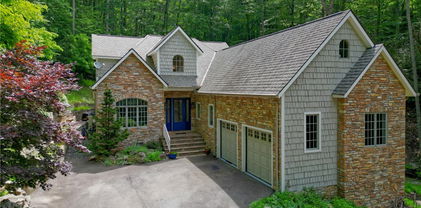121 Turf Way, Boone