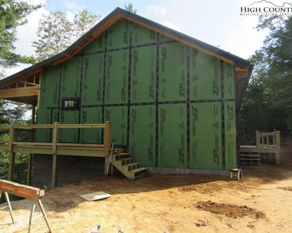 321 Shady Oak Lane, West Jefferson