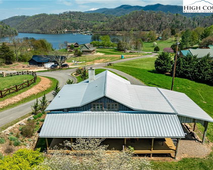 110 N River Lane, Butler