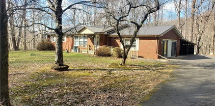 3916 Elk Park Highway, Elk Park