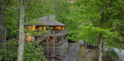 102 Rhododendron Drive, Beech Mountain
