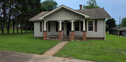 117 Hillcrest Street, Jonesville