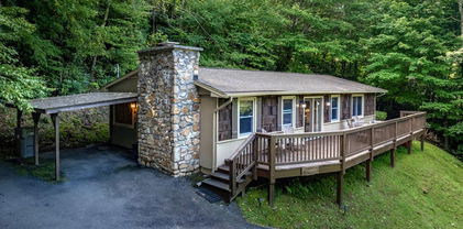 150 Ivy Court, Banner Elk