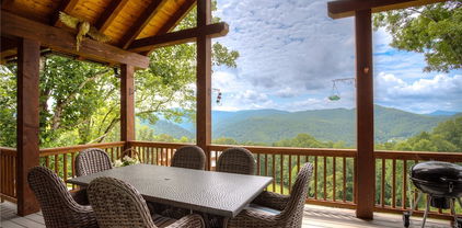 192 Eagle Village Circle, Banner Elk