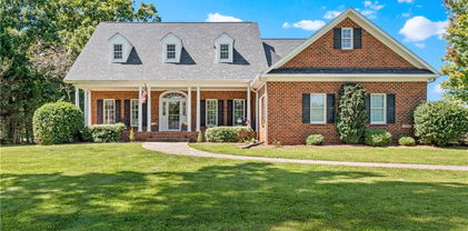 2553 Country Club Road, Yadkinville