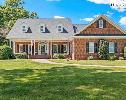 2553 Country Club Road, Yadkinville