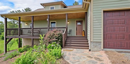 390 Mount Valley Drive, Fleetwood
