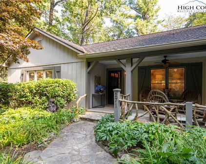 271 Pinnacle Avenue, Blowing Rock