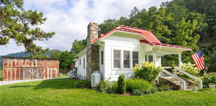 2402 194 S Highway, Sugar Grove