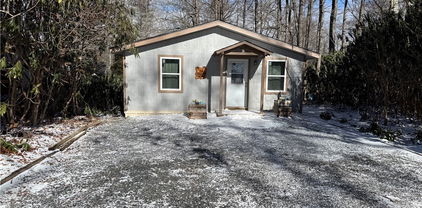 123 Whispering Pine Loop, Newland