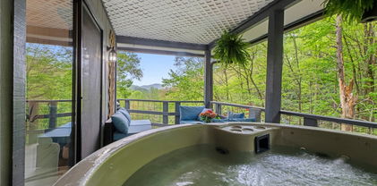 252 Hemlock Road, Banner Elk