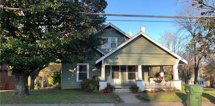 913 NE 9th Avenue, Hickory