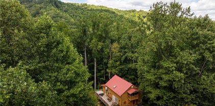 254 Seminole Trail, Elk Park