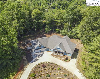 225 Henry's Glen Drive, Morganton
